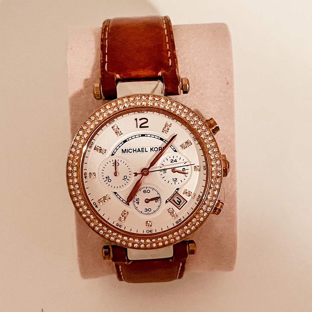 Michael Kors chronograph watch. Brown leather.